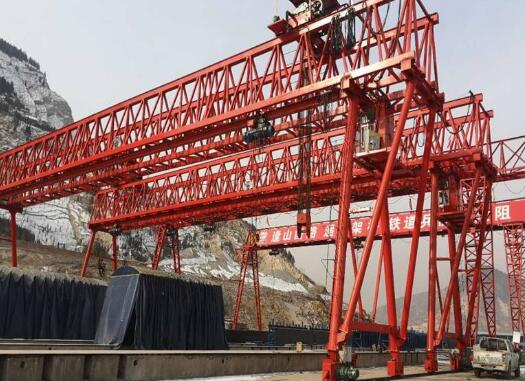 江苏门式蜜桃视频APP下载机在装卸搬运原材料时要注意什么? 江苏门式蜜桃视频APP下载机在装卸搬运原材料时要注意什么?