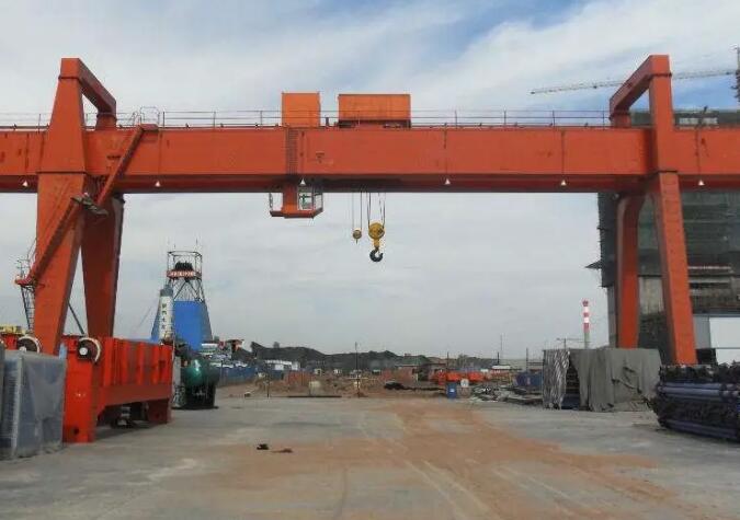 双梁吊钩门式蜜桃视频APP下载机货场使用 双梁吊钩门式蜜桃视频APP下载机货场使用