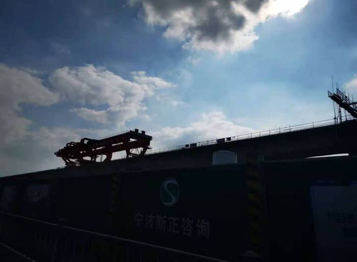 高铁900吨架桥机出售